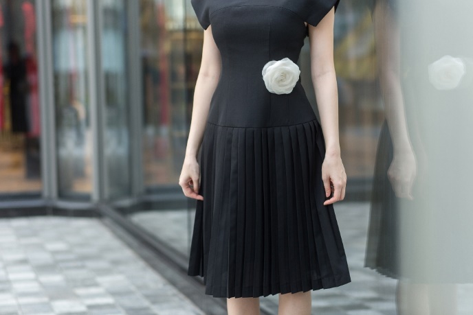 Học ngay phong cách thanh lịch từ street style của Angela Phương Trinh - Ảnh 6. Học ngay phong cách thanh lịch từ street style của Angela Phương Trinh - Ảnh 6.