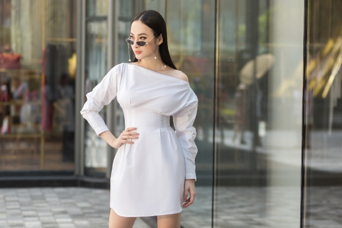 Học ngay phong cách thanh lịch từ street style của Angela Phương Trinh - Ảnh 10. Học ngay phong cách thanh lịch từ street style của Angela Phương Trinh - Ảnh 10.