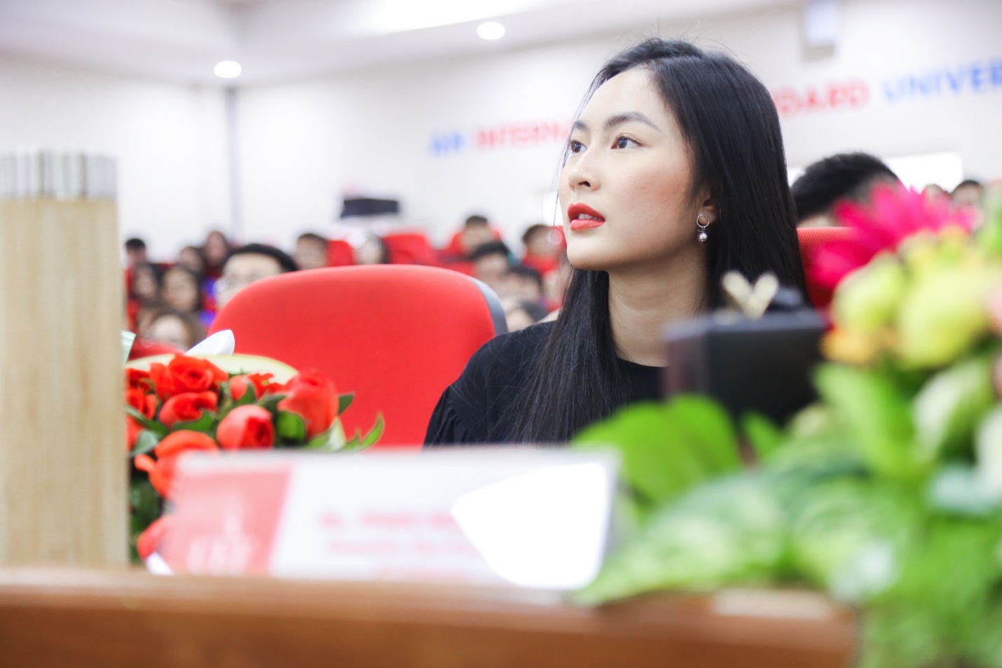 Helly Tống bất ngờ xuất hiện tại lễ khai giảng chương trình quốc tế - Ảnh 1. Helly Tống bất ngờ xuất hiện tại lễ khai giảng chương trình quốc tế - Ảnh 1.