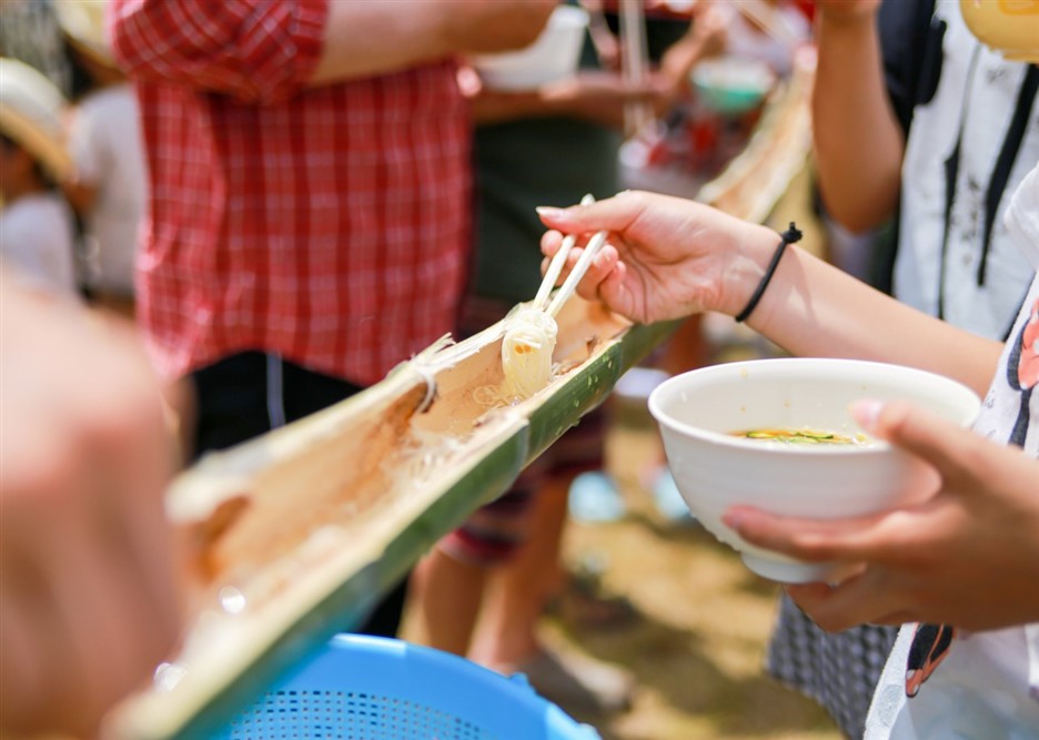 Top 3 Hoa hậu Việt Nam 2018 hội ngộ tại Lễ hội Mặt trời mọc - Ảnh 5. Top 3 Hoa hậu Việt Nam 2018 hội ngộ tại Lễ hội Mặt trời mọc - Ảnh 5.