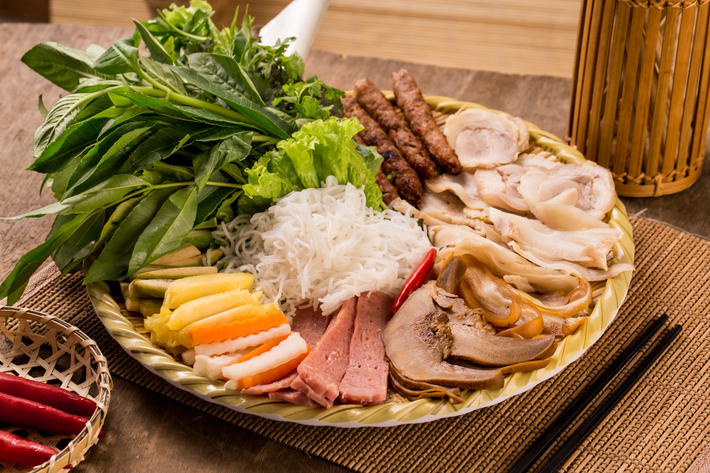 Thưởng mì quên lối về tại tiệm mì Quảng ngon nức tiếng Hà Nội - Ảnh 2. Thưởng mì quên lối về tại tiệm mì Quảng ngon nức tiếng Hà Nội - Ảnh 2.