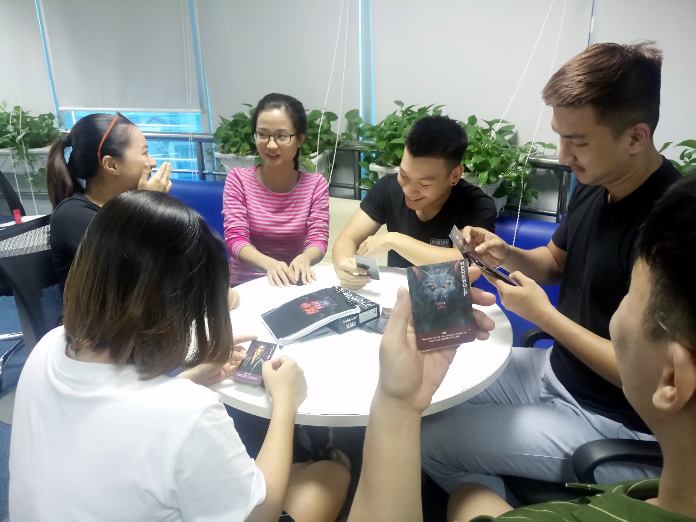 Bỏ túi ngay những bí kíp giúp lính mới dễ dàng làm thân với đồng nghiệp nơi công sở! - Ảnh 11. Bỏ túi ngay những bí kíp giúp lính mới dễ dàng làm thân với đồng nghiệp nơi công sở! - Ảnh 11.