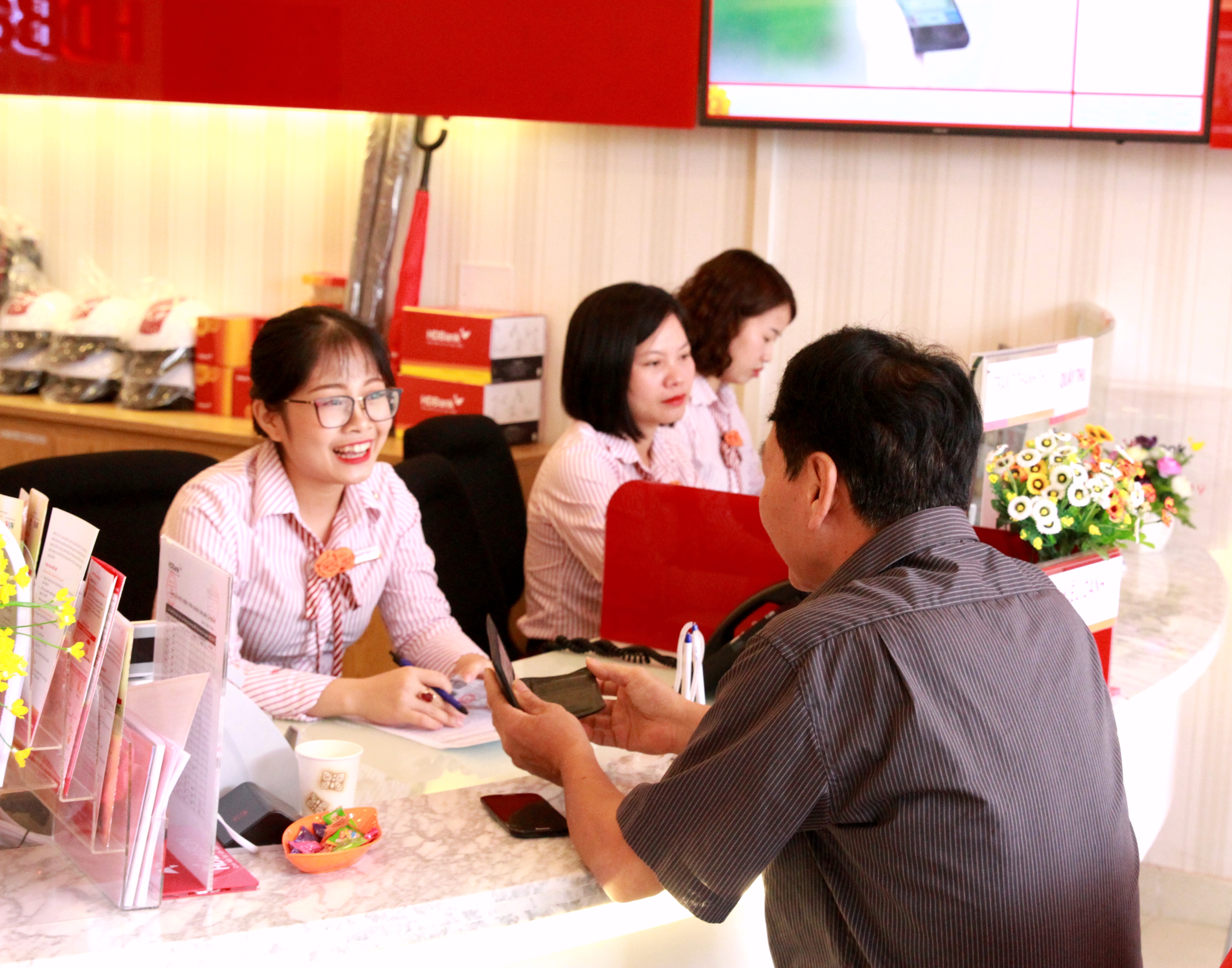 HDBANK đổ bộ về “quê hương năm tấn” - Ảnh 4. HDBANK đổ bộ về “quê hương năm tấn” - Ảnh 4.
