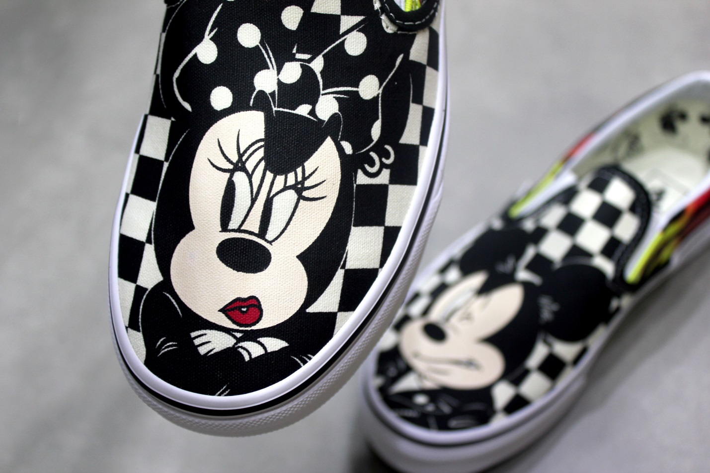 BST Vans x Disney chính thức đổ bộ thị trường Việt Nam với những items đỉnh nhất - Ảnh 3. BST Vans x Disney chính thức đổ bộ thị trường Việt Nam với những items đỉnh nhất - Ảnh 3.