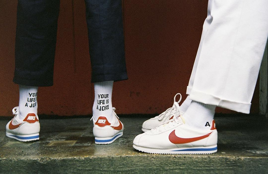 10 mẫu sneaker trắng đẹp khó cưỡng, dễ chọn cho nàng dịp 20/10 vì cứ diện là xinh - Ảnh 2. 10 mẫu sneaker trắng đẹp khó cưỡng, dễ chọn cho nàng dịp 20/10 vì cứ diện là xinh - Ảnh 2.