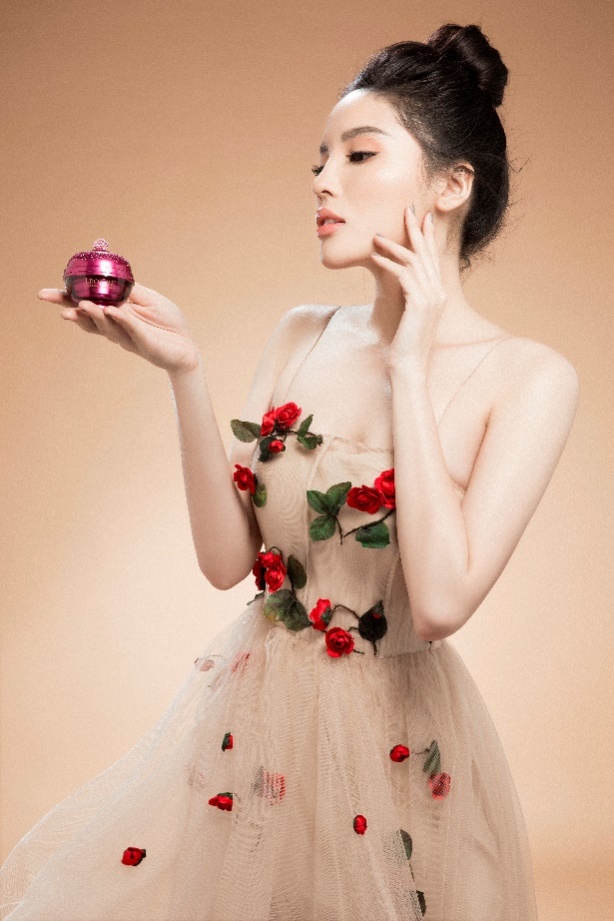 Bí ẩn đằng sau làn da trắng không tỳ vết của Hoa hậu Kỳ Duyên - Ảnh 5. Bí ẩn đằng sau làn da trắng không tỳ vết của Hoa hậu Kỳ Duyên - Ảnh 5.