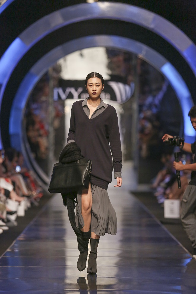 Xu hướng tương lai cùng âm hưởng châu Âu kết hợp trong BST IVY moda Fall Winter 2018 - Ảnh 2. Xu hướng tương lai cùng âm hưởng châu Âu kết hợp trong BST IVY moda Fall Winter 2018 - Ảnh 2.