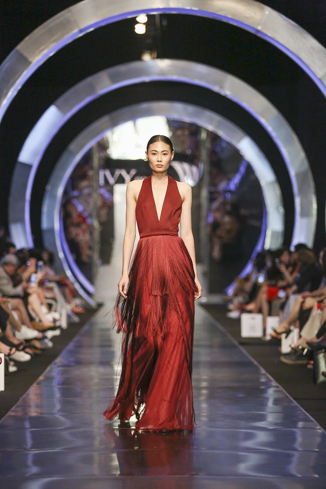 Xu hướng tương lai cùng âm hưởng châu Âu kết hợp trong BST IVY moda Fall Winter 2018 - Ảnh 8. Xu hướng tương lai cùng âm hưởng châu Âu kết hợp trong BST IVY moda Fall Winter 2018 - Ảnh 8.