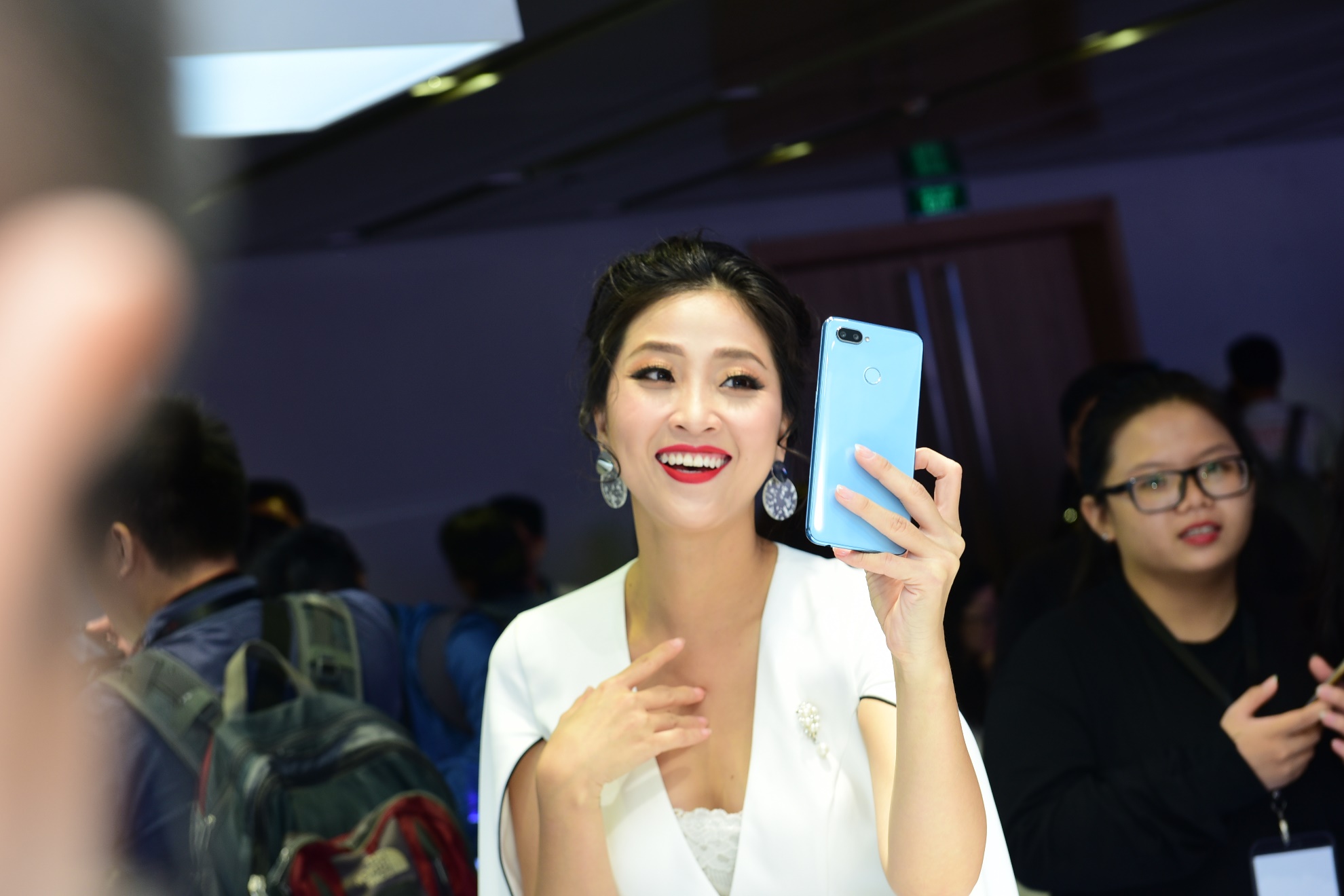 Đặt trước Realme 2 Series tại FPT Shop với nhiều ưu đãi cực hấp dẫn - Ảnh 4. Đặt trước Realme 2 Series tại FPT Shop với nhiều ưu đãi cực hấp dẫn - Ảnh 4.