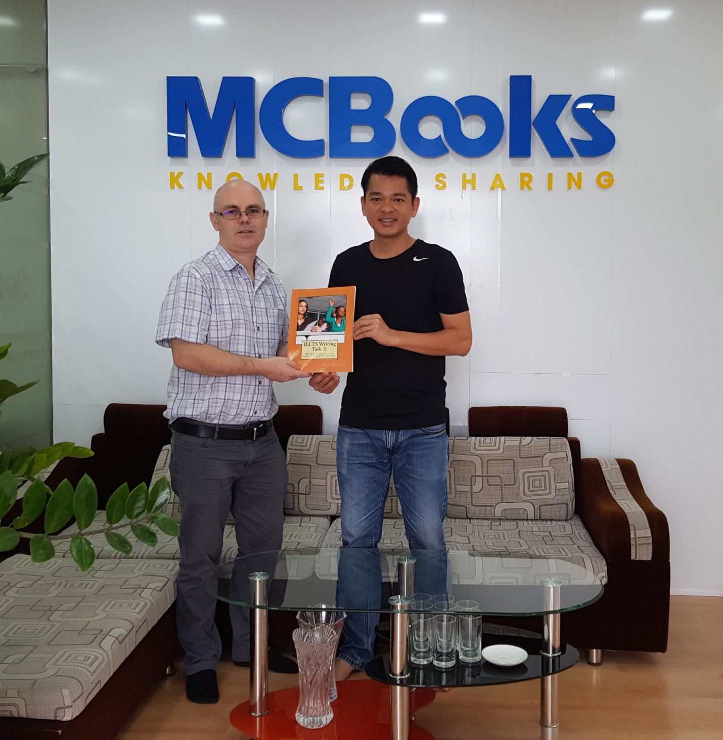 Review bộ sách luyện thi IELTS MIKE - Ảnh 2. Review bộ sách luyện thi IELTS MIKE - Ảnh 2.