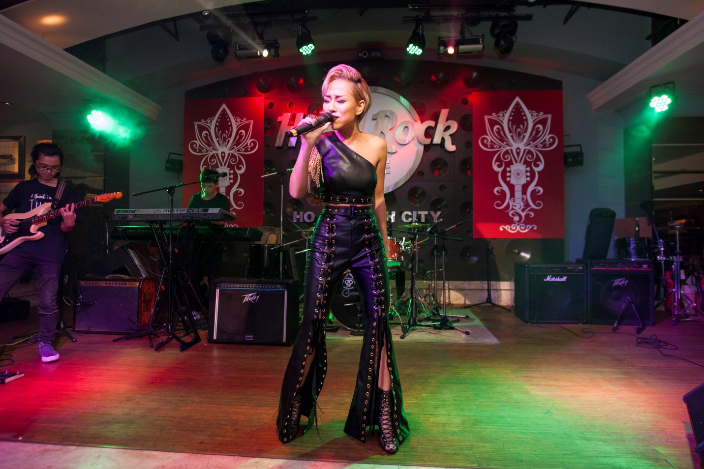 Hard Rock Café chính thức giới thiệu diện mạo mới - Ảnh 2. Hard Rock Café chính thức giới thiệu diện mạo mới - Ảnh 2.