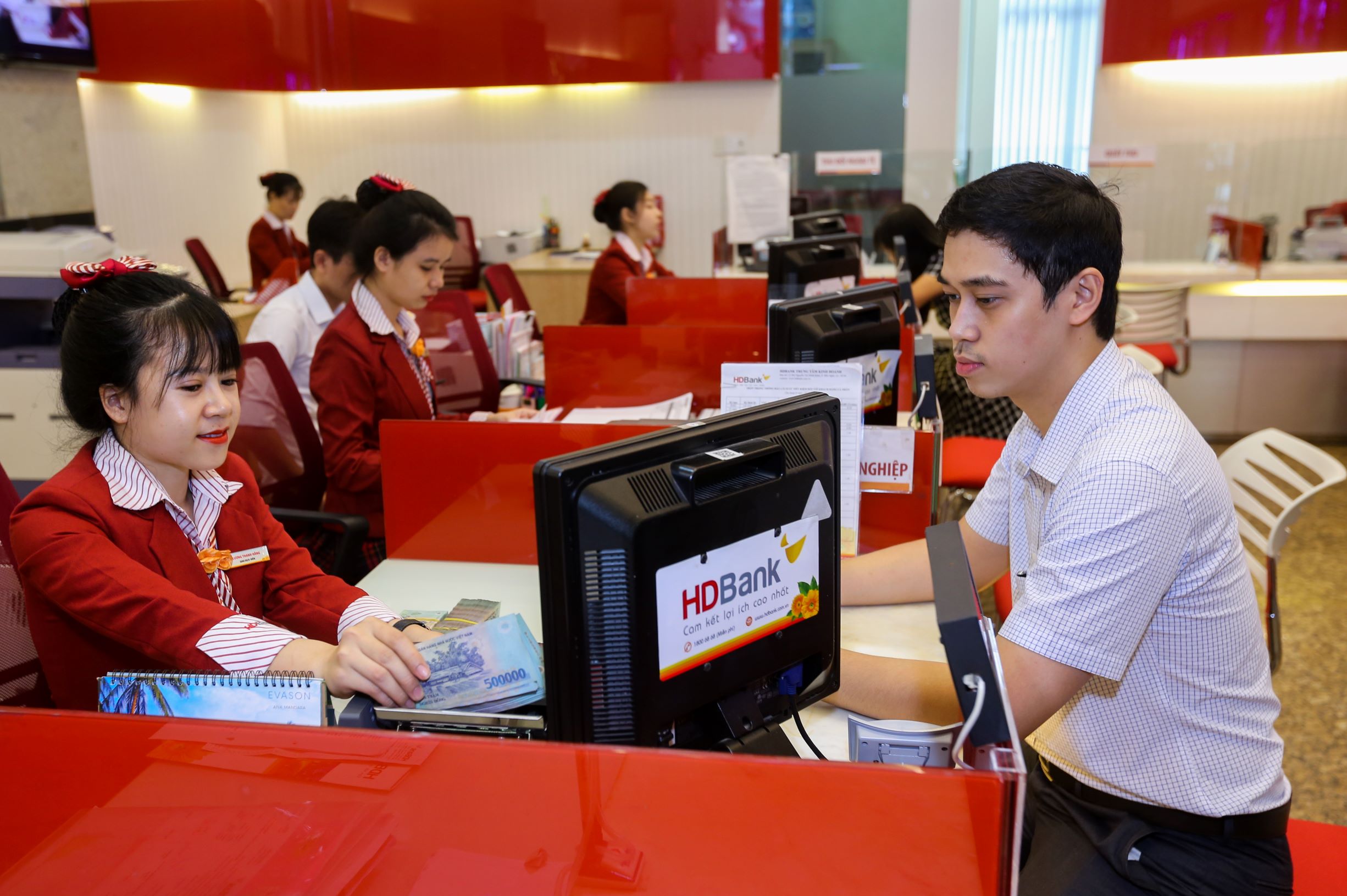 “Trọn gói combo, vô tư giao dịch” với gói phí dịch vụ tài khoản doanh nghiệp tại HDBank - Ảnh 2. “Trọn gói combo, vô tư giao dịch” với gói phí dịch vụ tài khoản doanh nghiệp tại HDBank - Ảnh 2.