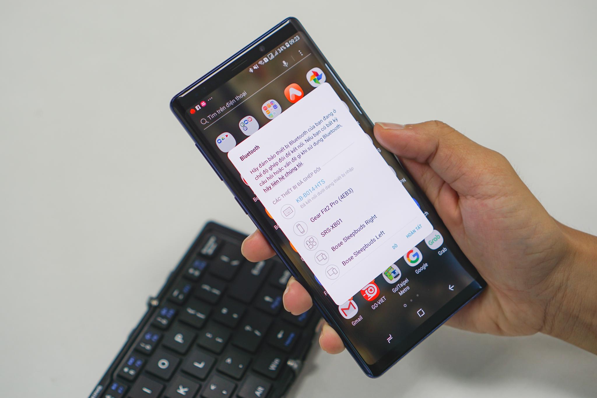 Mang laptop mệt quá, tôi đã thử chuyển sang dùng smartphone với bàn phím không dây để giải quyết công việc - Ảnh 2. Mang laptop mệt quá, tôi đã thử chuyển sang dùng smartphone với bàn phím không dây để giải quyết công việc - Ảnh 2.