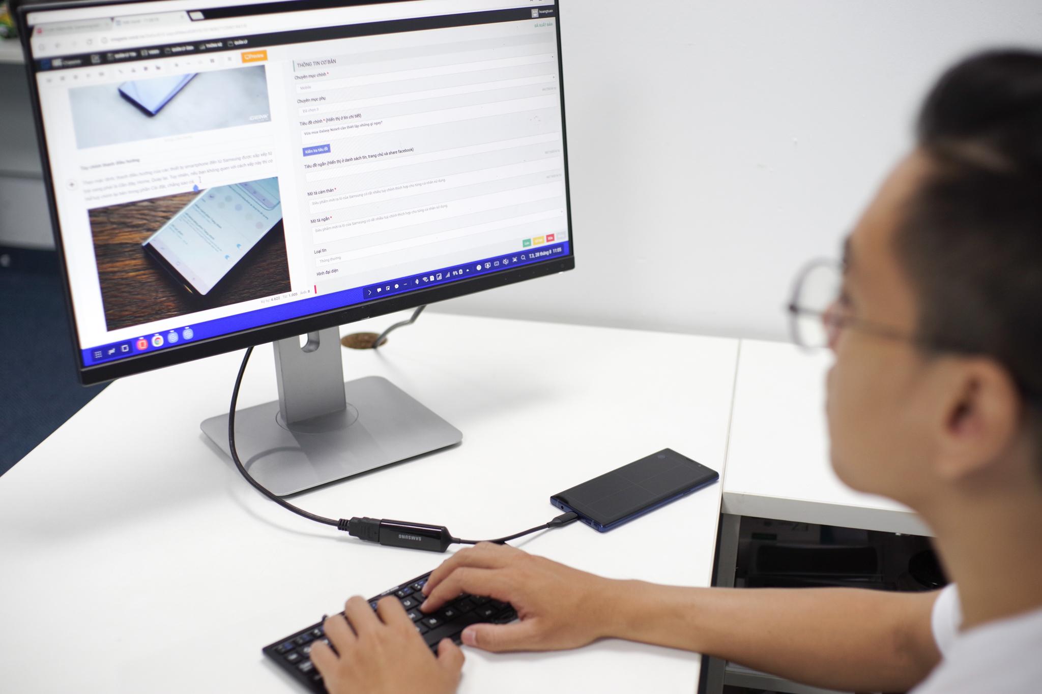 Mang laptop mệt quá, tôi đã thử chuyển sang dùng smartphone với bàn phím không dây để giải quyết công việc - Ảnh 4. Mang laptop mệt quá, tôi đã thử chuyển sang dùng smartphone với bàn phím không dây để giải quyết công việc - Ảnh 4.