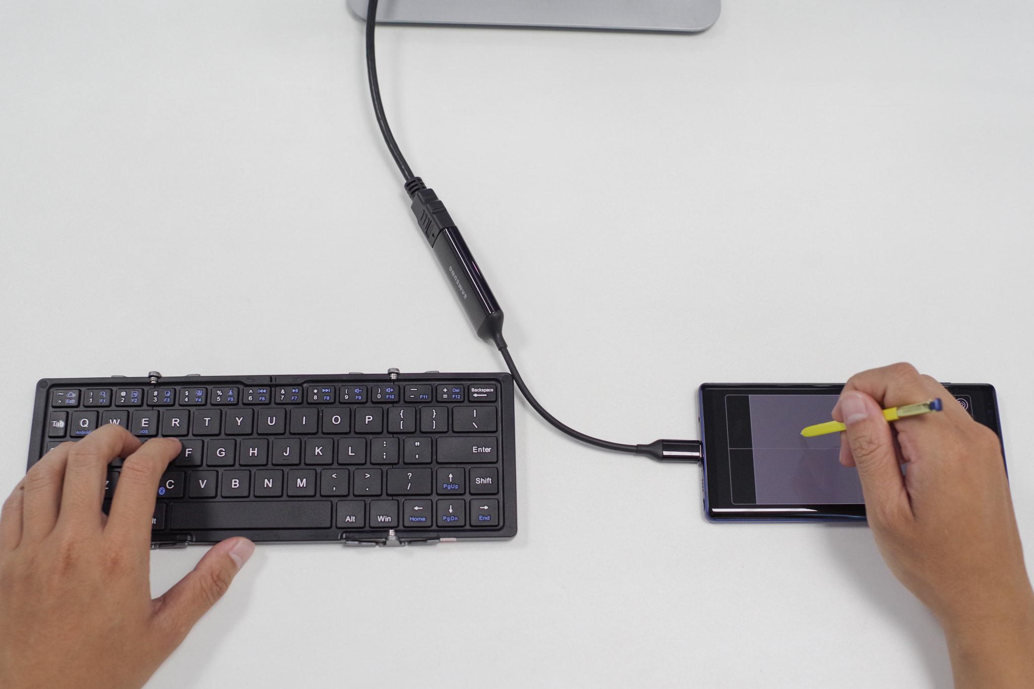 Mang laptop mệt quá, tôi đã thử chuyển sang dùng smartphone với bàn phím không dây để giải quyết công việc - Ảnh 5. Mang laptop mệt quá, tôi đã thử chuyển sang dùng smartphone với bàn phím không dây để giải quyết công việc - Ảnh 5.