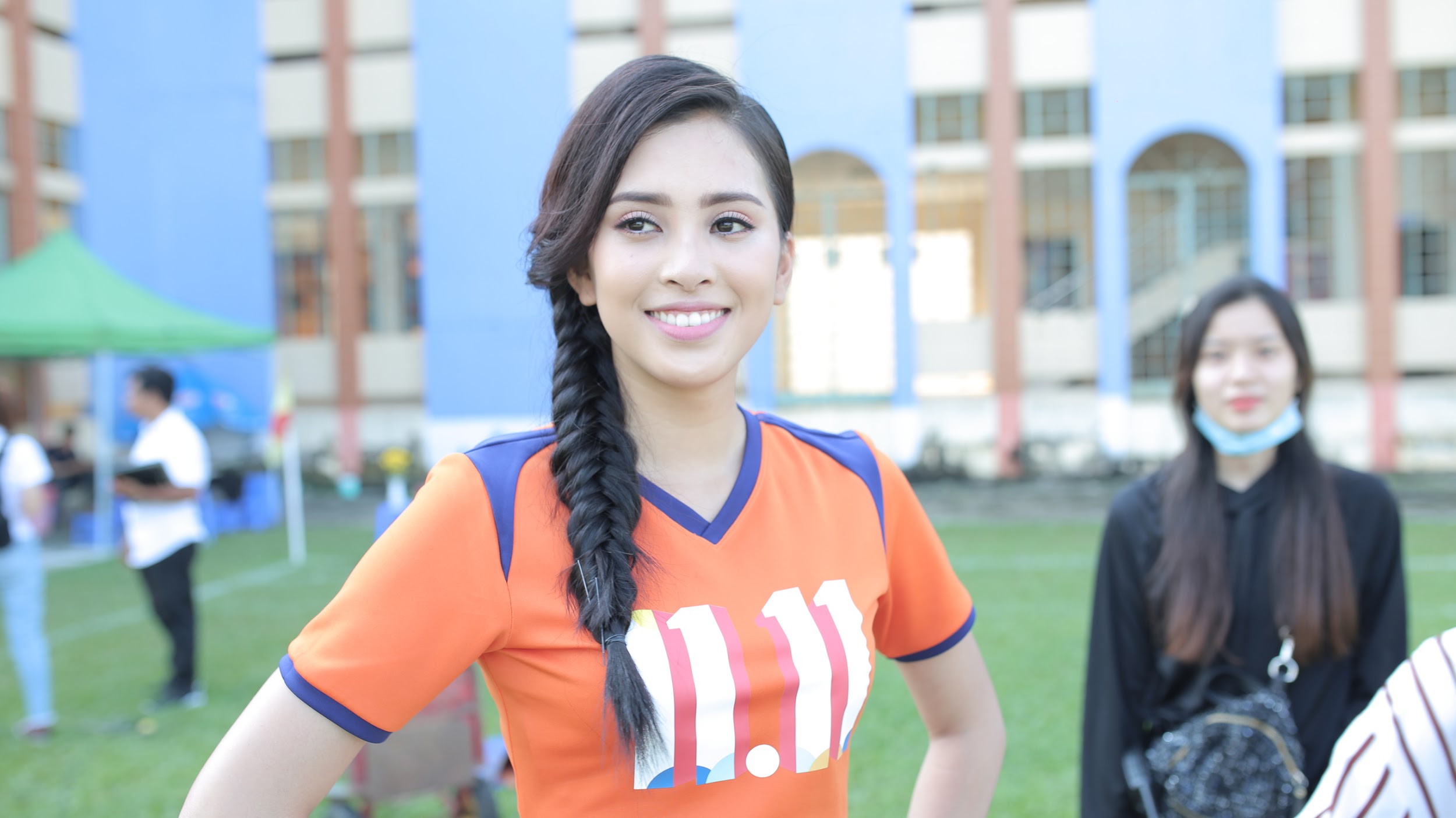Hoa hậu Tiểu Vy nói gì sau TVC đầu tiên cùng dàn “trai đẹp” U23 Việt Nam? - Ảnh 2. Hoa hậu Tiểu Vy nói gì sau TVC đầu tiên cùng dàn “trai đẹp” U23 Việt Nam? - Ảnh 2.
