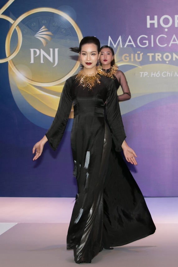 Đánh dấu 30 năm thành lập, PNJ tổ chức show diễn trang sức quy mô bậc nhất Việt Nam - Ảnh 5. Đánh dấu 30 năm thành lập, PNJ tổ chức show diễn trang sức quy mô bậc nhất Việt Nam - Ảnh 5.