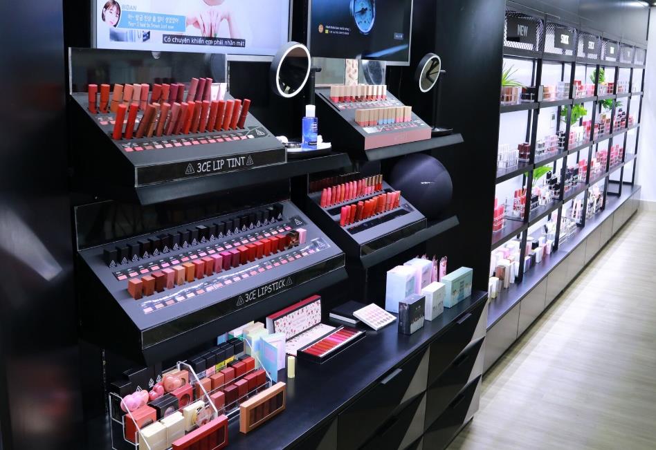 Có một studio đúng nghĩa “hố đen” của con gái: Thử tẹt ga hơn 200 mẫu son, sống ảo mệt nghỉ và bỏ túi vô vàn bí kíp làm đẹp - Ảnh 3. Có một studio đúng nghĩa “hố đen” của con gái: Thử tẹt ga hơn 200 mẫu son, sống ảo mệt nghỉ và bỏ túi vô vàn bí kíp làm đẹp - Ảnh 3.