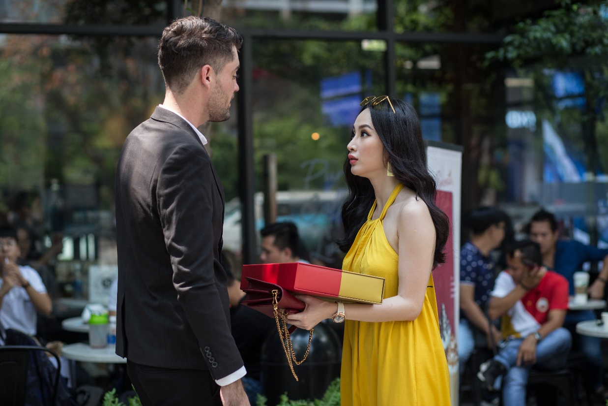 Angela Phương Trinh bất ngờ nhận quà cực “chất” từ chàng trai Hà Lan bí ẩn - Ảnh 6. Angela Phương Trinh bất ngờ nhận quà cực “chất” từ chàng trai Hà Lan bí ẩn - Ảnh 6.