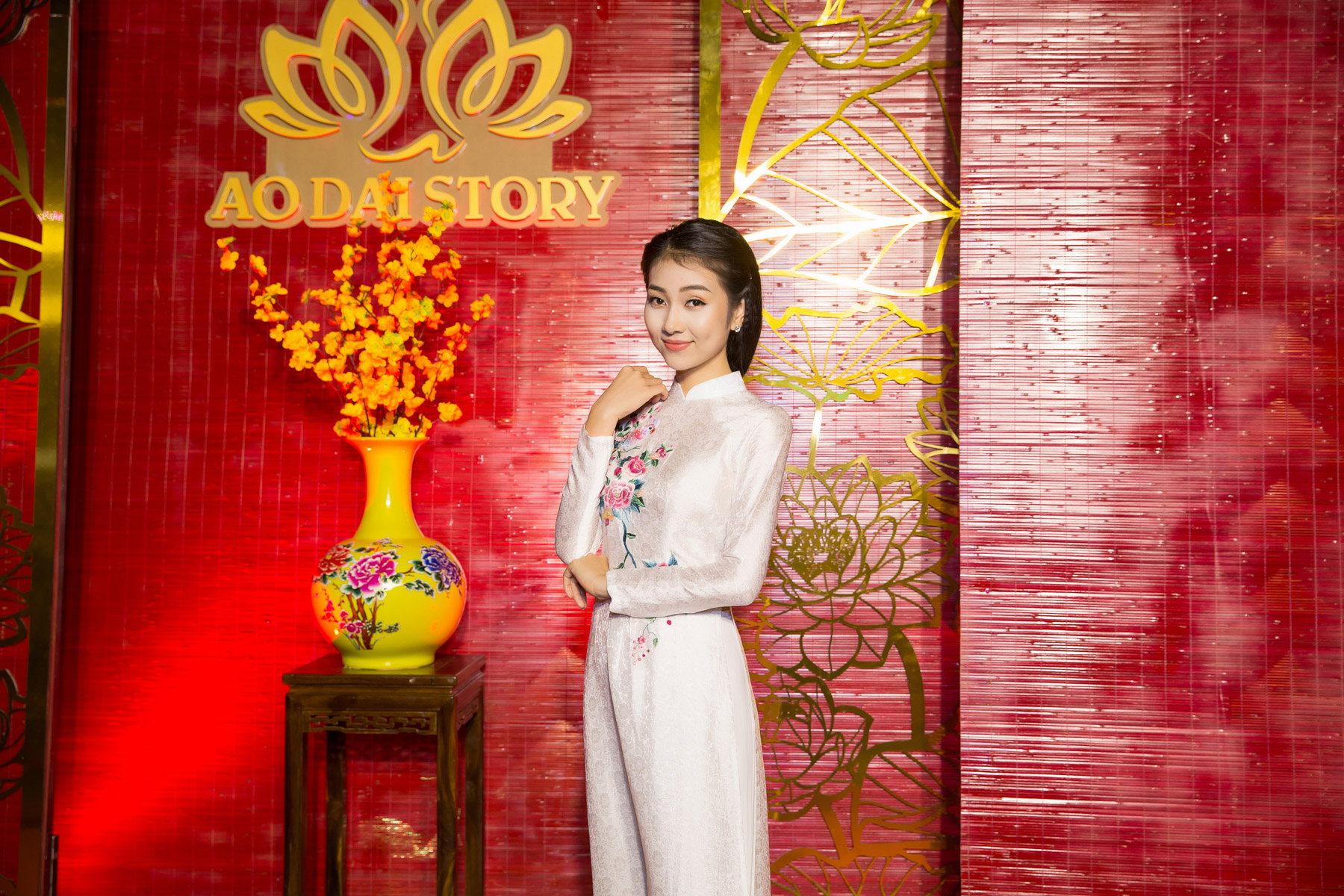 Hoa hậu Tiểu Vy thích thú với show diễn nghệ thuật Áo Dài Story - Ảnh 6. Hoa hậu Tiểu Vy thích thú với show diễn nghệ thuật Áo Dài Story - Ảnh 6.
