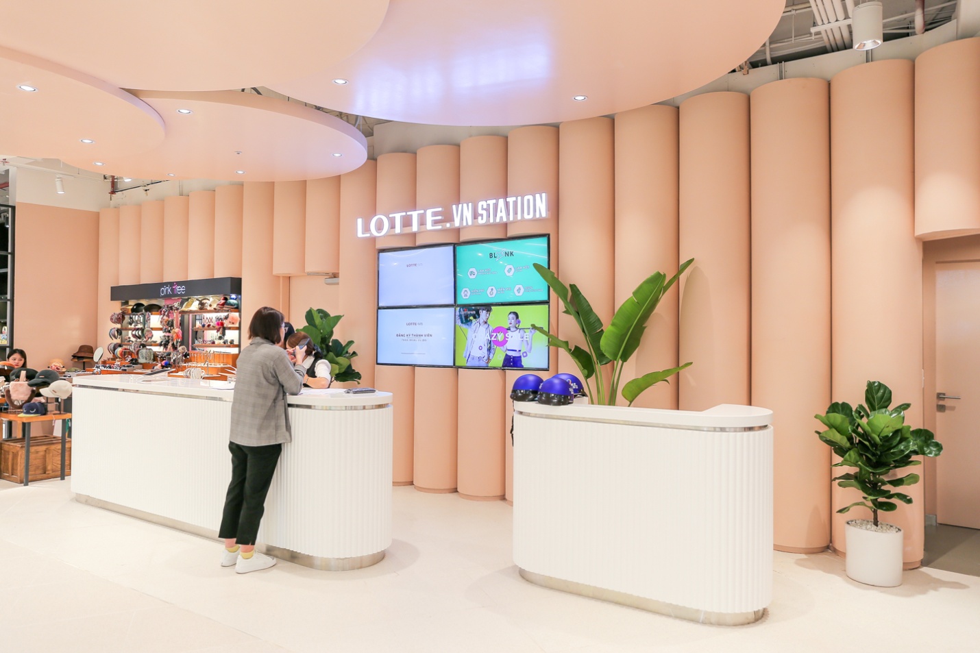 5 lý do khiến Lotte trở thành thiên đường ăn chơi mới của giới trẻ - Ảnh 7. 5 lý do khiến Lotte trở thành thiên đường ăn chơi mới của giới trẻ - Ảnh 7.