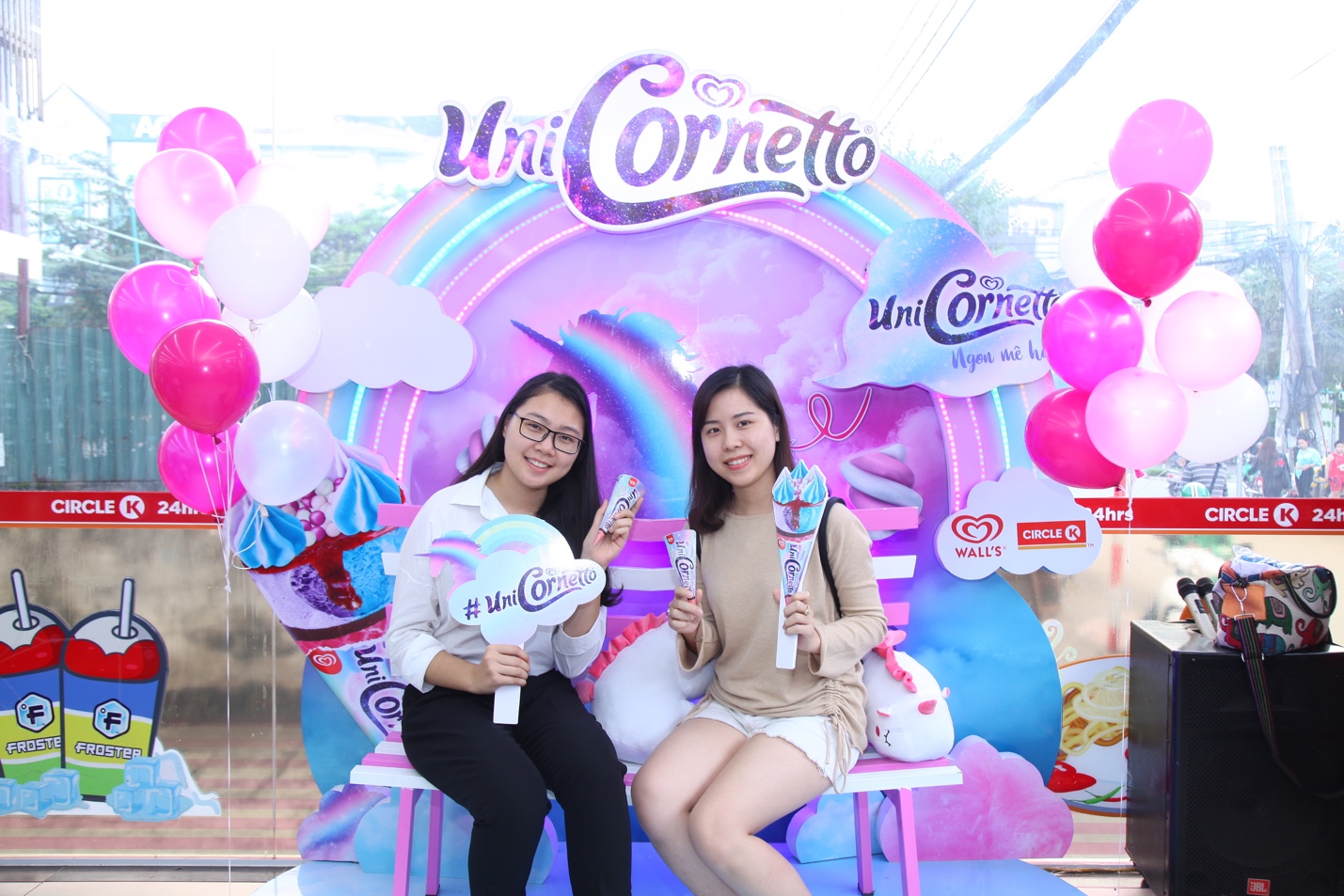 Sốt xình xịch với trào lưu gây bão UniCornetto khiến giới trẻ hai miền xếp hàng chờ mua - Ảnh 12. Sốt xình xịch với trào lưu gây bão UniCornetto khiến giới trẻ hai miền xếp hàng chờ mua - Ảnh 12.
