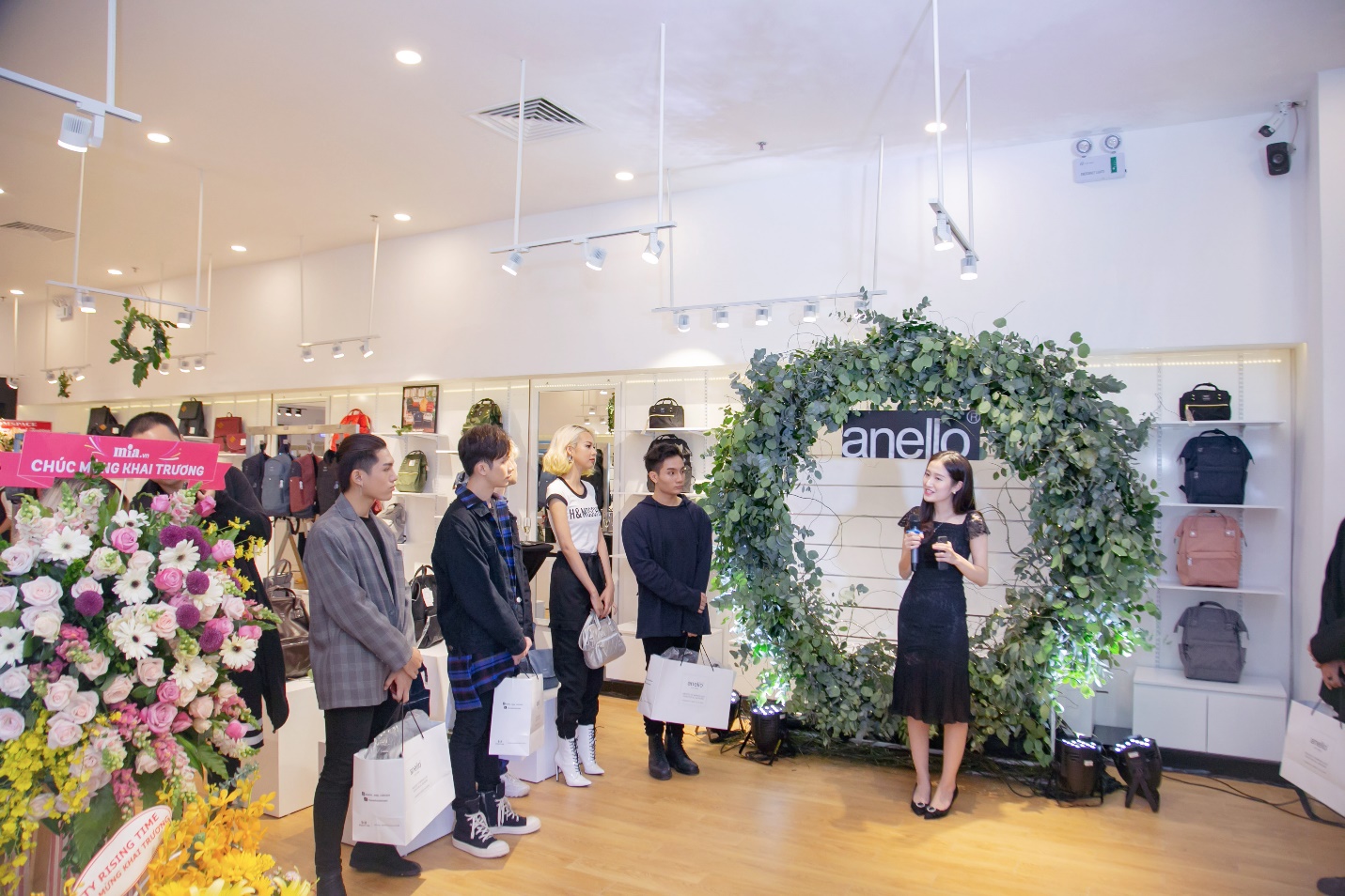 Giới trẻ Việt “sướng rơn” khi anello đã có store chính thức ở Việt Nam - Ảnh 8. Giới trẻ Việt “sướng rơn” khi anello đã có store chính thức ở Việt Nam - Ảnh 8.