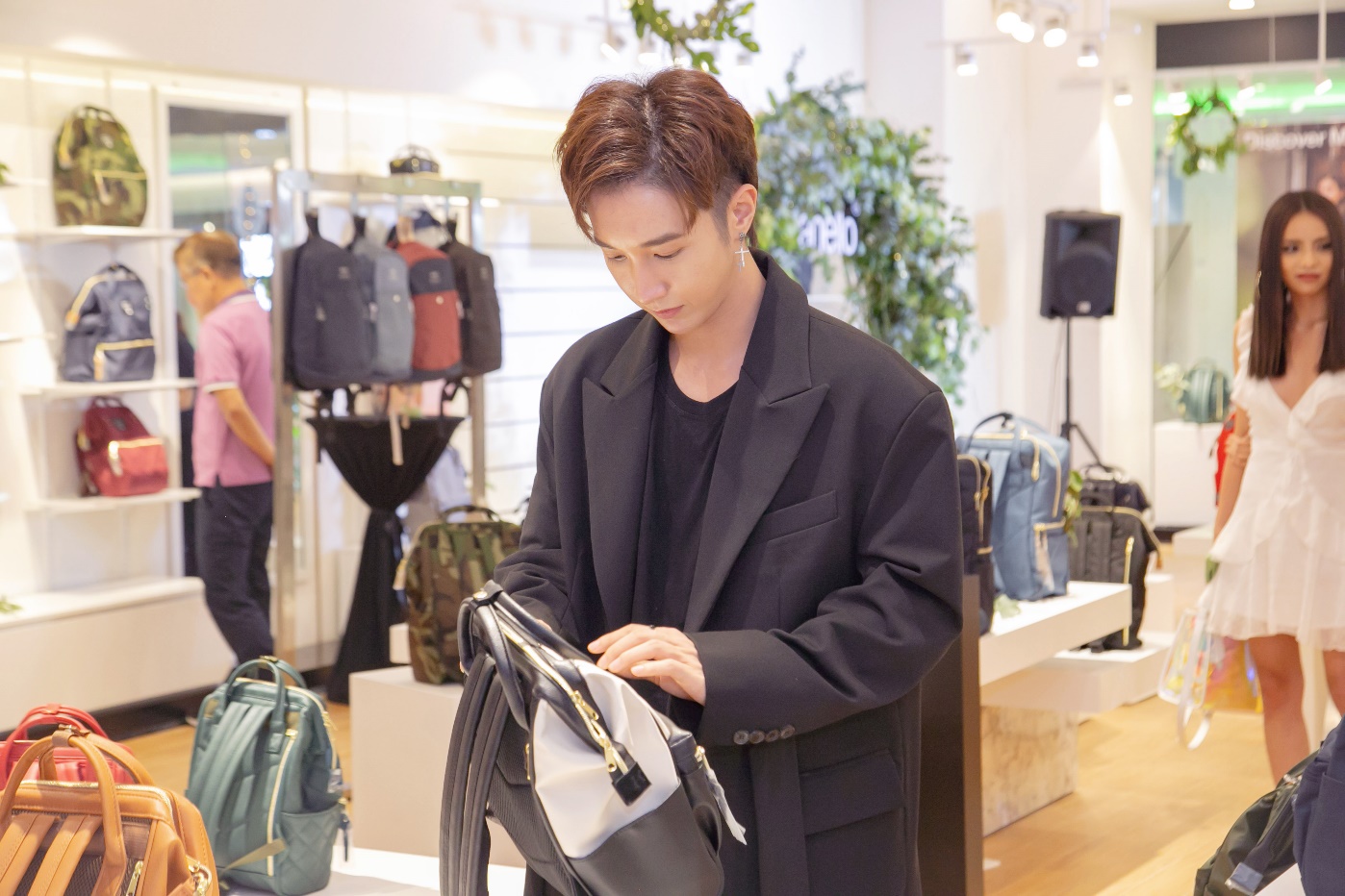 Giới trẻ Việt “sướng rơn” khi anello đã có store chính thức ở Việt Nam - Ảnh 16. Giới trẻ Việt “sướng rơn” khi anello đã có store chính thức ở Việt Nam - Ảnh 16.