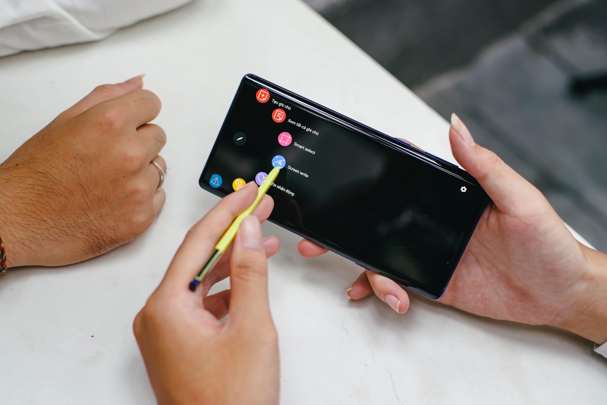 Mua smartphone vì muốn chụp ảnh đẹp, chàng trai này bất ngờ khi thấy công việc cũng tốt hơn - Ảnh 5. Mua smartphone vì muốn chụp ảnh đẹp, chàng trai này bất ngờ khi thấy công việc cũng tốt hơn - Ảnh 5.