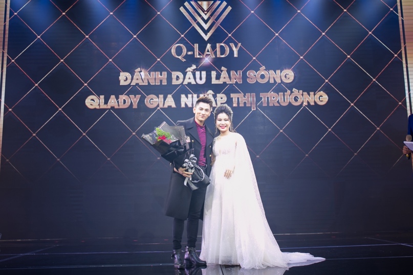 Isaac nhảy cực sung trên sân khấu, khoe giọng ca đầy nội lực “đốt cháy” đêm tiệc - Ảnh 7. Isaac nhảy cực sung trên sân khấu, khoe giọng ca đầy nội lực “đốt cháy” đêm tiệc - Ảnh 7.
