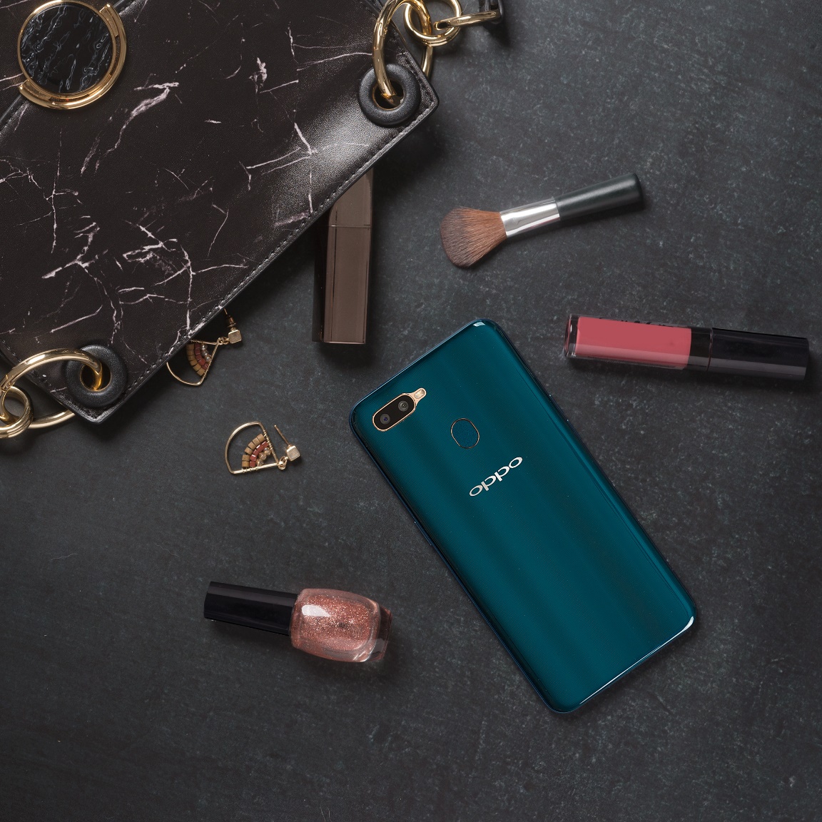 Chỉ với 500.000 đồng đặt trước OPPO A7 thời thượng, sở hữu ngay bộ quà tặng hấp dẫn - Ảnh 1. Chỉ với 500.000 đồng đặt trước OPPO A7 thời thượng, sở hữu ngay bộ quà tặng hấp dẫn - Ảnh 1.