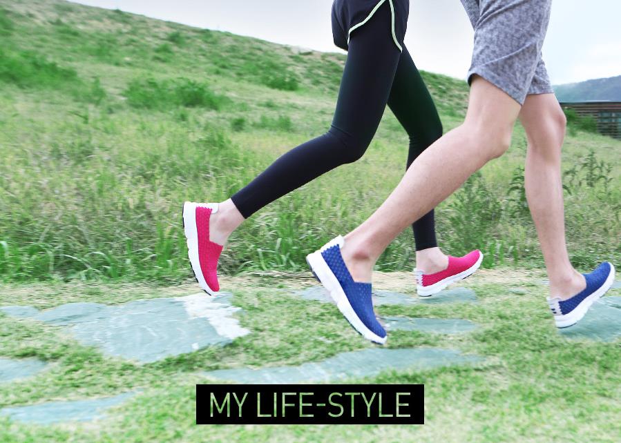 Cặp nhưng không nhất thiết phải trùng - Cách diện sneaker cho các cặp đôi - Ảnh 2. Cặp nhưng không nhất thiết phải trùng - Cách diện sneaker cho các cặp đôi - Ảnh 2.