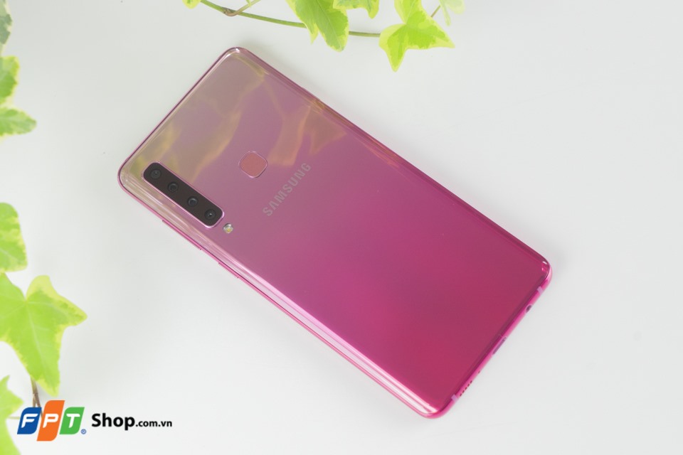 FPT Shop “mạnh tay” tặng bộ quà khủng cho khách đặt trước Galaxy A9 - Ảnh 1. FPT Shop “mạnh tay” tặng bộ quà khủng cho khách đặt trước Galaxy A9 - Ảnh 1.
