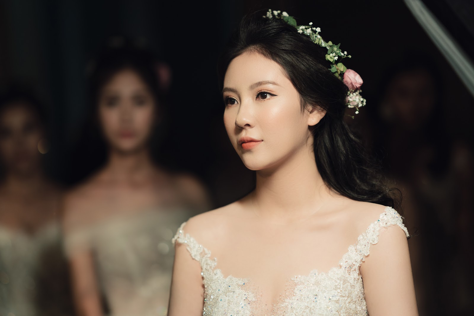 Quách Ánh make-up: Người rắc “bụi phép” vào các fashion show Việt - Ảnh 14. Quách Ánh make-up: Người rắc “bụi phép” vào các fashion show Việt - Ảnh 14.