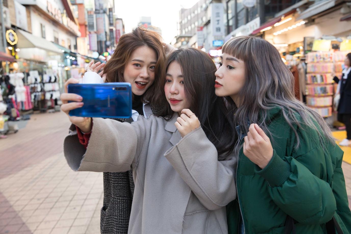 Salim, Mẫn Tiên cùng dàn hotgirl xinh đẹp hội ngộ mỹ nam Jung Hae In tại Hàn Quốc - Ảnh 2. Salim, Mẫn Tiên cùng dàn hotgirl xinh đẹp hội ngộ mỹ nam Jung Hae In tại Hàn Quốc - Ảnh 2.