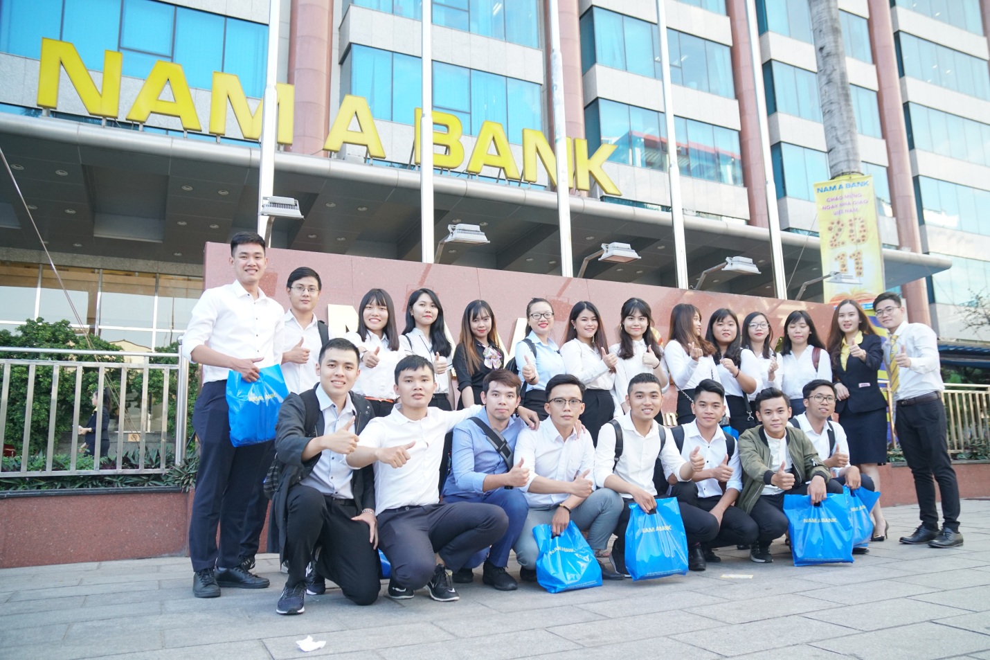 Ngoài kiến thức, kỹ năng, ngoại ngữ thì đây chính là yếu tố quan trọng giúp sinh viên UEF có việc làm ngay khi tốt nghiệp - Ảnh 2. Ngoài kiến thức, kỹ năng, ngoại ngữ thì đây chính là yếu tố quan trọng giúp sinh viên UEF có việc làm ngay khi tốt nghiệp - Ảnh 2.