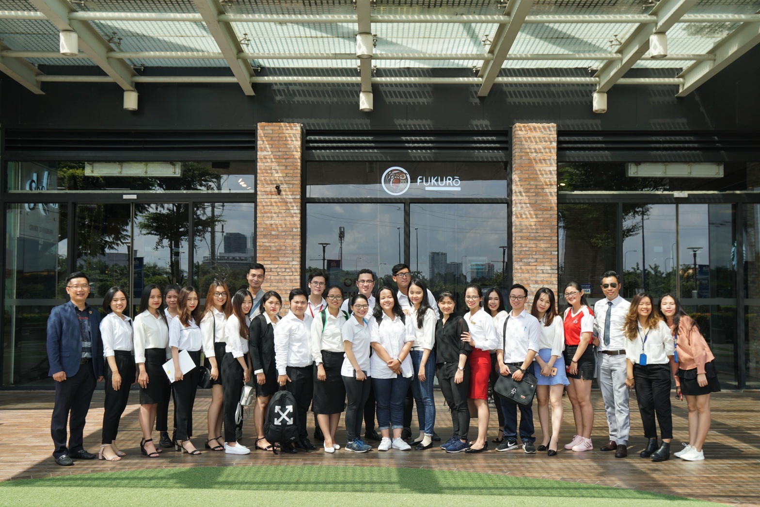 Ngoài kiến thức, kỹ năng, ngoại ngữ thì đây chính là yếu tố quan trọng giúp sinh viên UEF có việc làm ngay khi tốt nghiệp - Ảnh 5. Ngoài kiến thức, kỹ năng, ngoại ngữ thì đây chính là yếu tố quan trọng giúp sinh viên UEF có việc làm ngay khi tốt nghiệp - Ảnh 5.