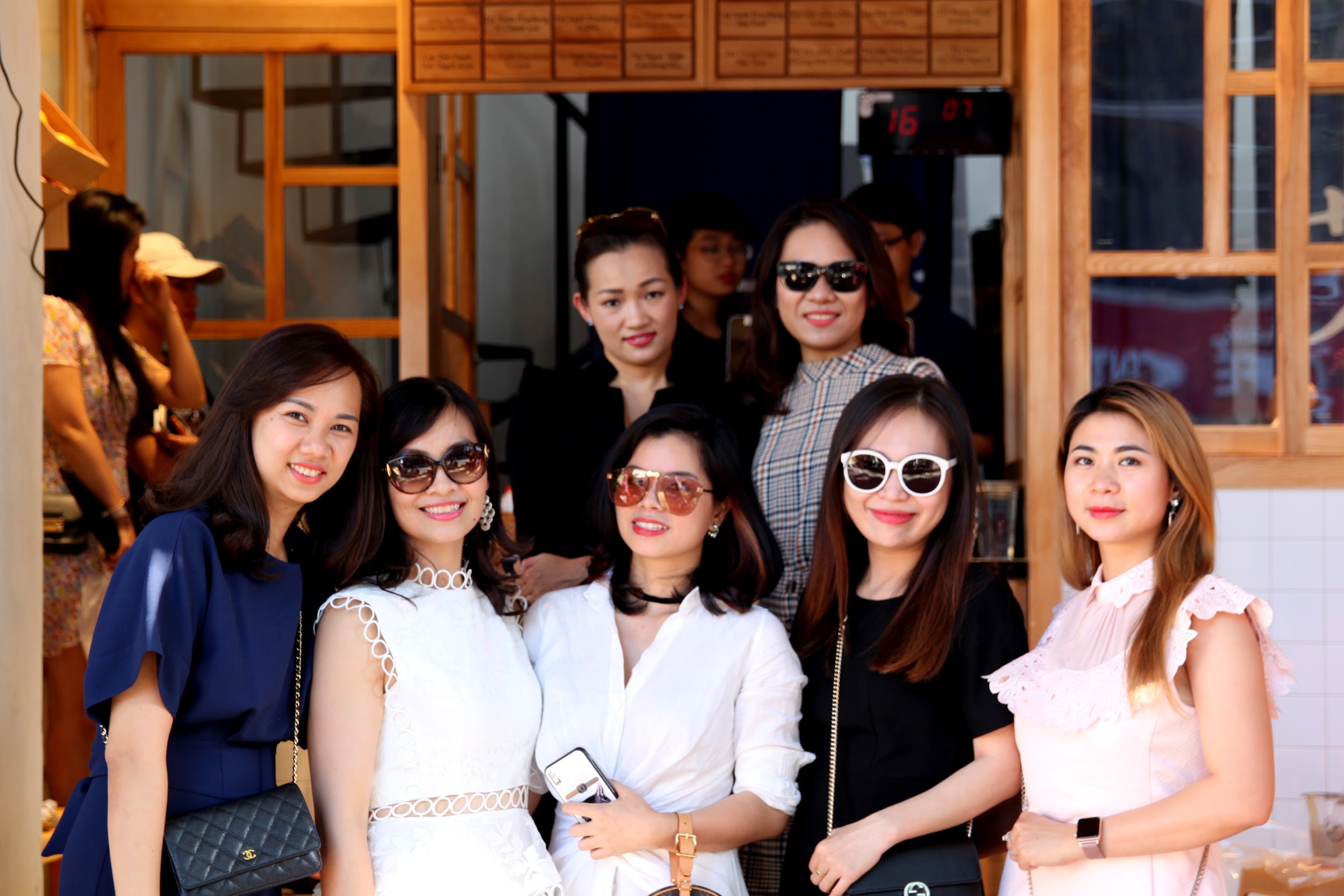 ‘’Xông đất’’ Yifang ngay cạnh phố đi bộ Nguyễn Huệ - Ảnh 9. ‘’Xông đất’’ Yifang ngay cạnh phố đi bộ Nguyễn Huệ - Ảnh 9.