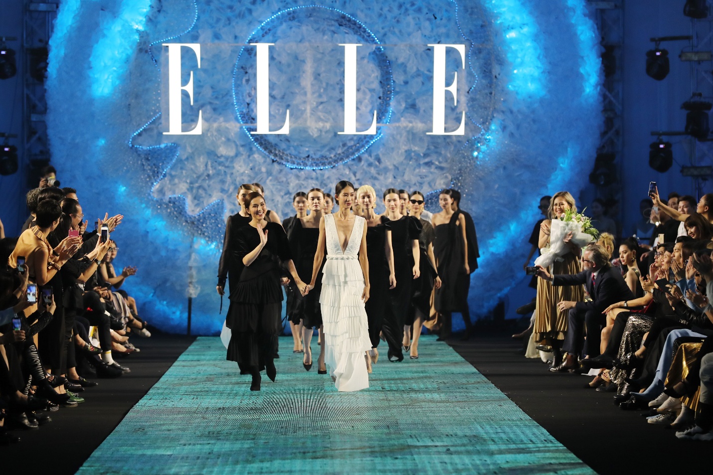 Dàn sao và fashionista Việt so kè thần thái tại sự kiện, Tăng Thanh Hà ra mắt BST đầu tay - Ảnh 1. Dàn sao và fashionista Việt so kè thần thái tại sự kiện, Tăng Thanh Hà ra mắt BST đầu tay - Ảnh 1.