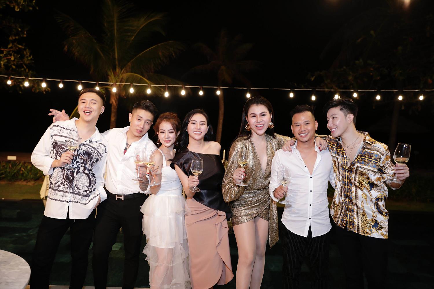 Bất ngờ phát hiện DJ Ahmet Kilic sang Việt Nam tham dự private party của cô gái xinh đẹp, tài năng - Ảnh 5. Bất ngờ phát hiện DJ Ahmet Kilic sang Việt Nam tham dự private party của cô gái xinh đẹp, tài năng - Ảnh 5.
