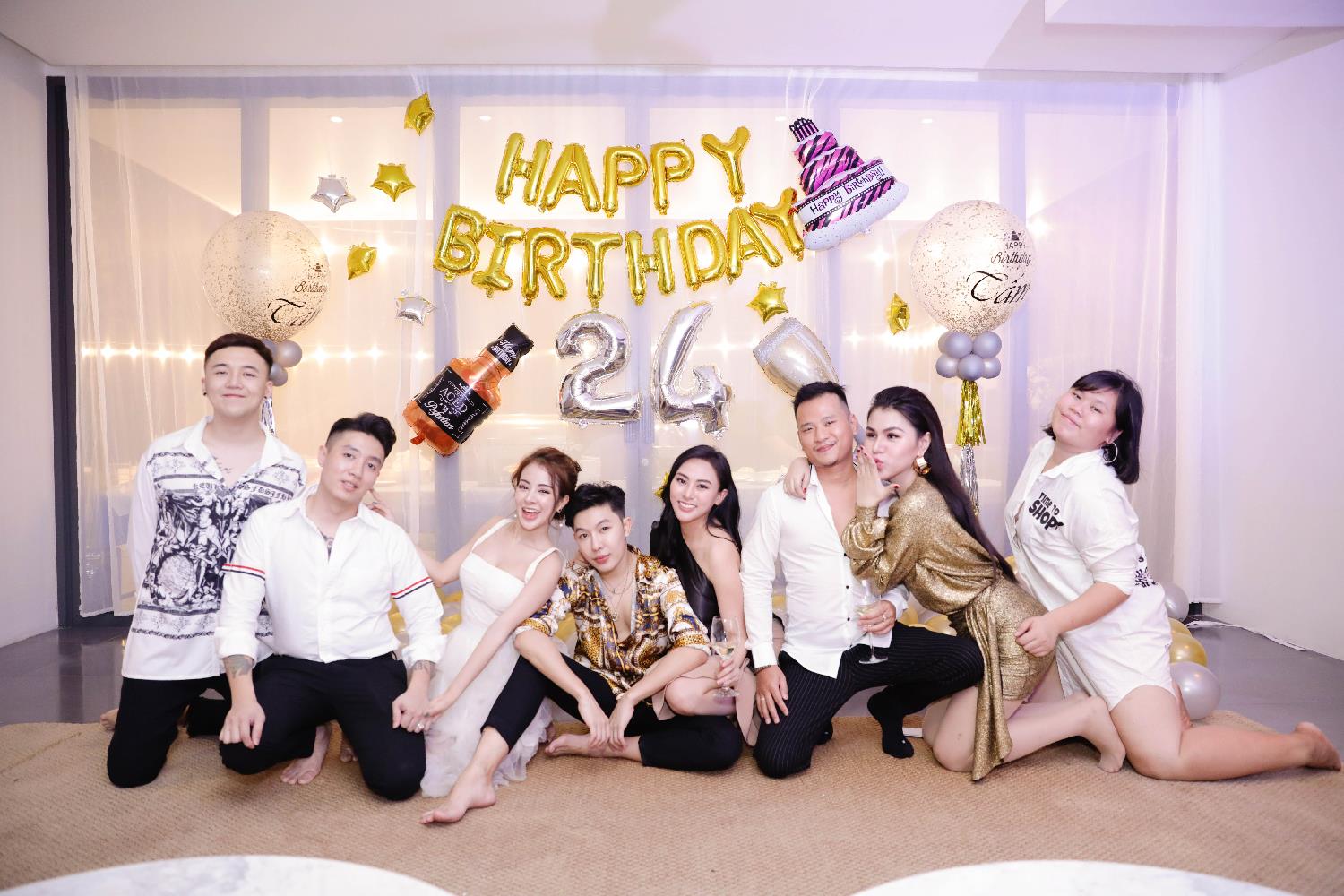 Bất ngờ phát hiện DJ Ahmet Kilic sang Việt Nam tham dự private party của cô gái xinh đẹp, tài năng - Ảnh 7. Bất ngờ phát hiện DJ Ahmet Kilic sang Việt Nam tham dự private party của cô gái xinh đẹp, tài năng - Ảnh 7.