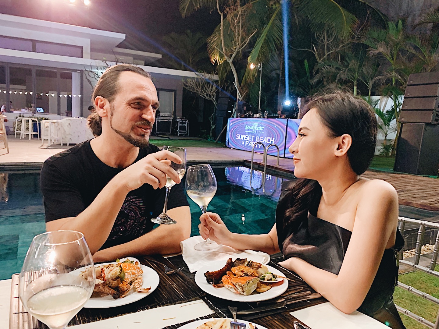 Bất ngờ phát hiện DJ Ahmet Kilic sang Việt Nam tham dự private party của cô gái xinh đẹp, tài năng - Ảnh 8. Bất ngờ phát hiện DJ Ahmet Kilic sang Việt Nam tham dự private party của cô gái xinh đẹp, tài năng - Ảnh 8.