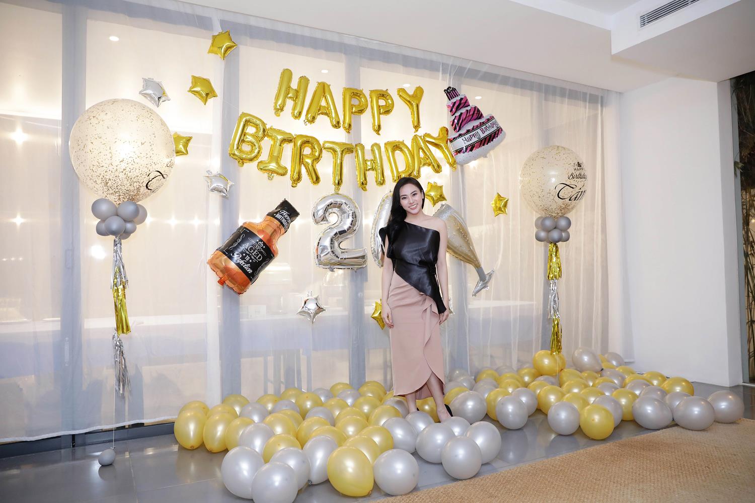 Bất ngờ phát hiện DJ Ahmet Kilic sang Việt Nam tham dự private party của cô gái xinh đẹp, tài năng - Ảnh 10. Bất ngờ phát hiện DJ Ahmet Kilic sang Việt Nam tham dự private party của cô gái xinh đẹp, tài năng - Ảnh 10.