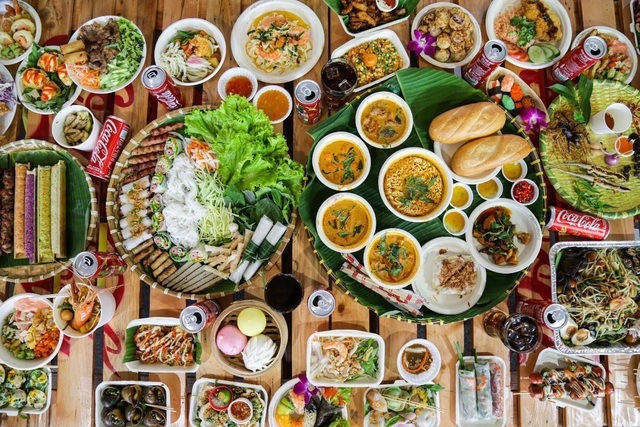 Theo chân giới trẻ Sài thành khám phá hương vị ẩm thực mùa thu khắp châu Á - Ảnh 1.
