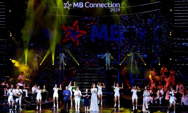 Đêm nhạc tri ân khách hàng của MB: “Khi ta 25 – Live Concert” - chạm đến trái tim khán giả - Ảnh 4.