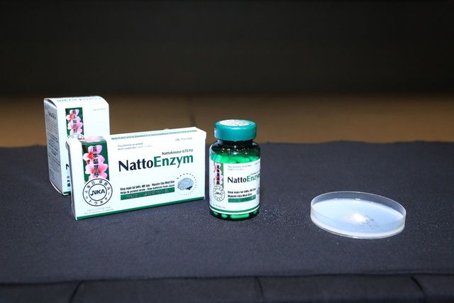 Chuyên gia Nhật làm thí nghiệm kiểm chứng công dụng phòng đột quỵ tuổi 40 của nattokinase - Ảnh 1.