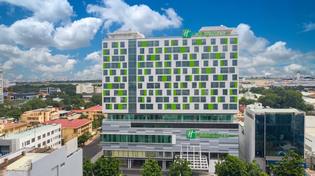 Khách sạn Holiday Inn ® and Suites đầu tiên tại Việt Nam đạt chứng nhận khách sạn 5 sao - Ảnh 1.