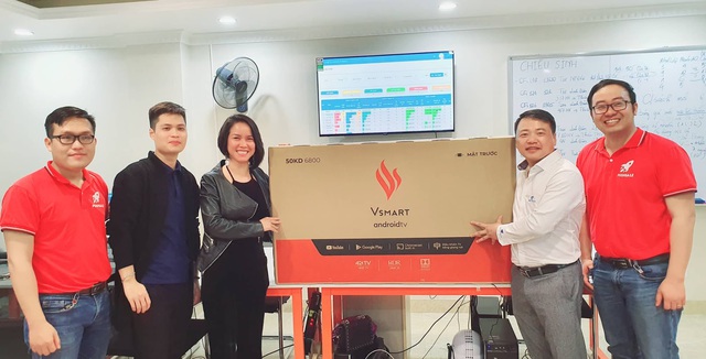Start-up chơi lớn tặng 1000 tivi Vsmart cho khách hàng khi vừa được Shark Bình rót vốn 10 tỷ - Ảnh 2.