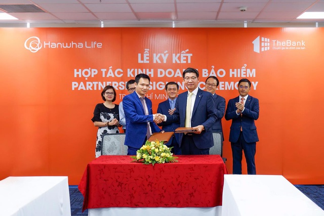TheBank ký kết hợp tác kinh doanh bảo hiểm với Hanwha Life Việt Nam - Ảnh 1.