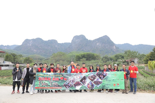Trao yêu thương, đưa Xuân ấm về Bản Tèn - Ảnh 2. Trao yêu thương, đưa Xuân ấm về Bản Tèn - Ảnh 2.
